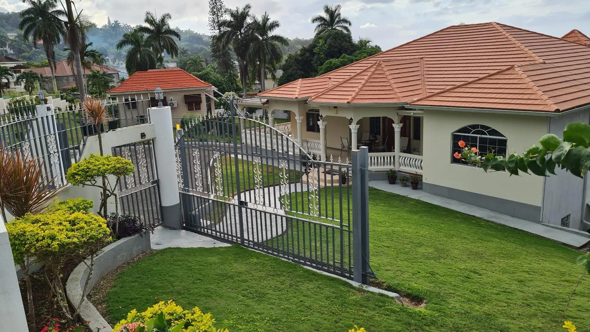 Rose View Apartment Montego Bay