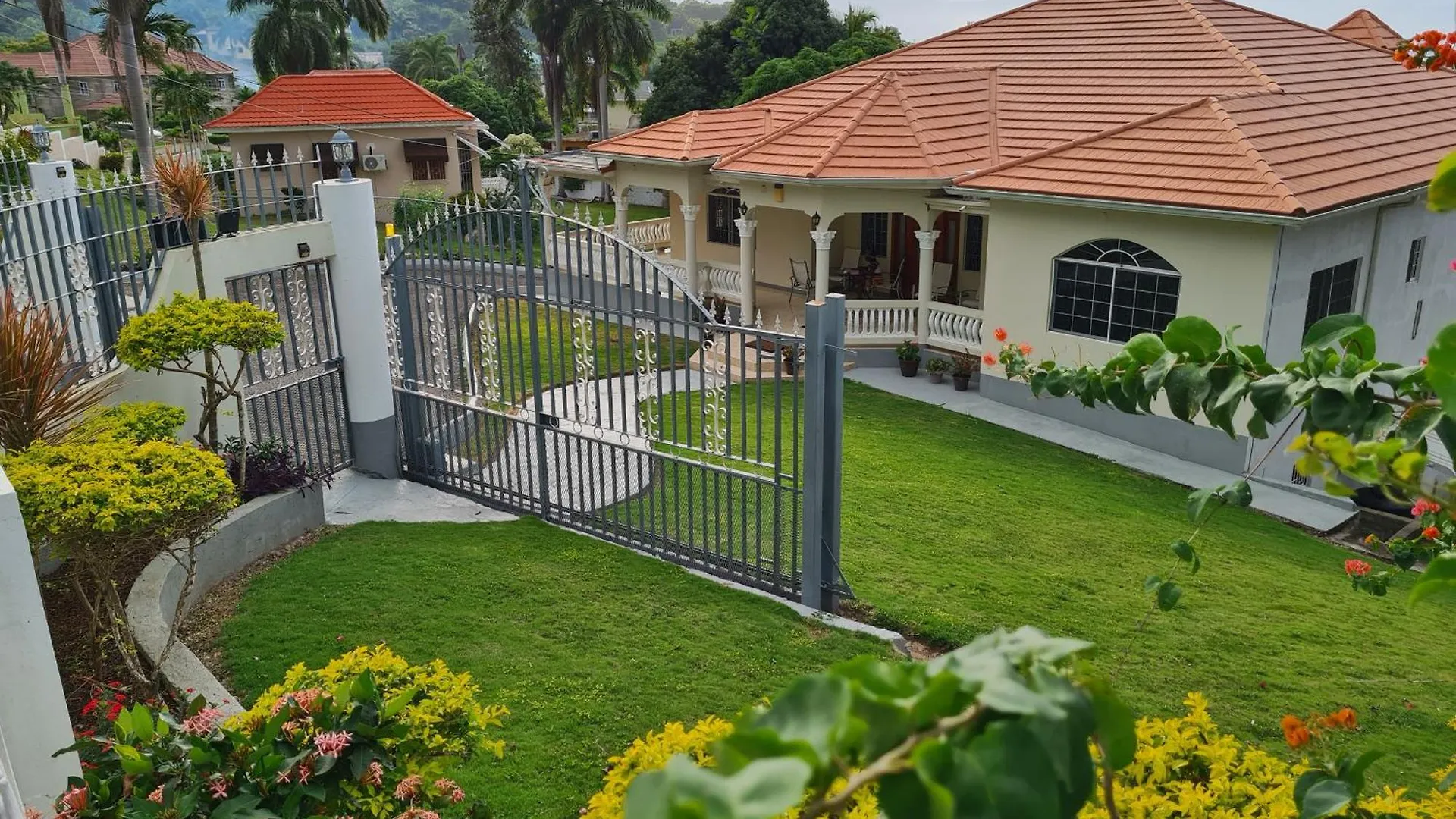 Rose View Apartment Montego Bay